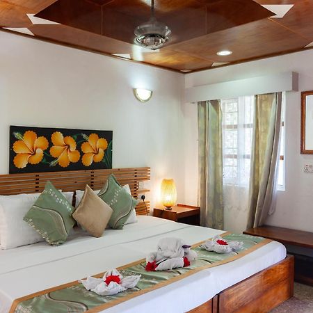 Sea View Lodge Baie Sainte Anne Екстериор снимка