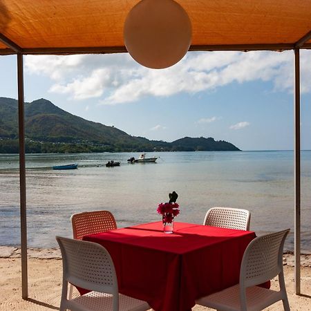 Sea View Lodge Baie Sainte Anne Екстериор снимка