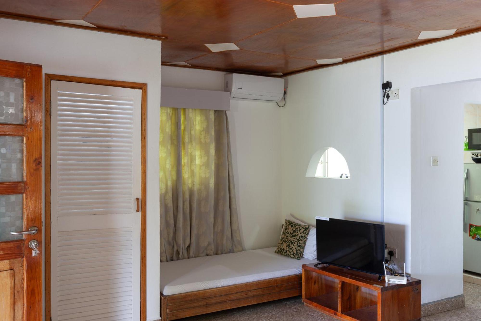 Sea View Lodge Baie Sainte Anne Екстериор снимка