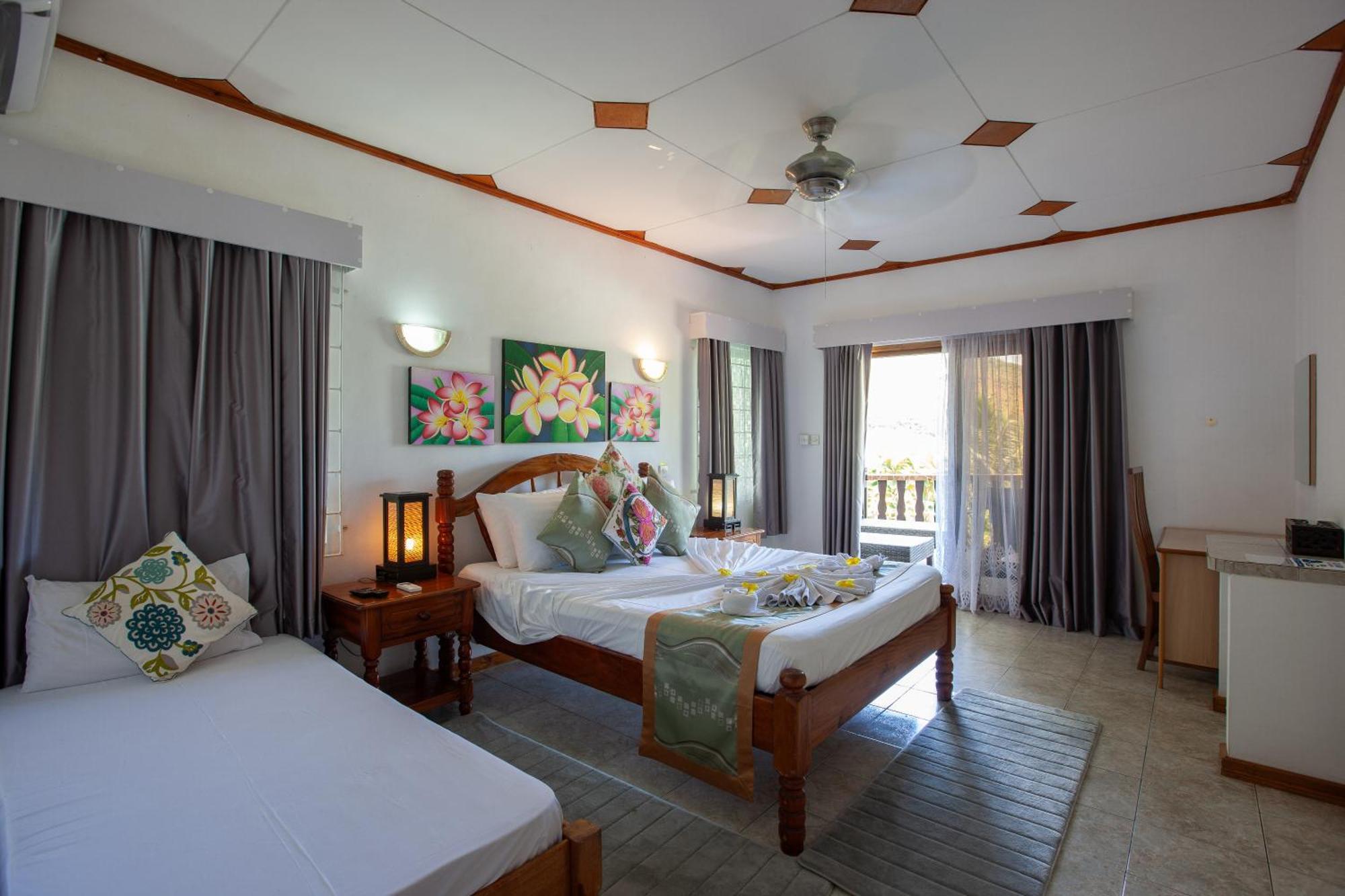 Sea View Lodge Baie Sainte Anne Екстериор снимка