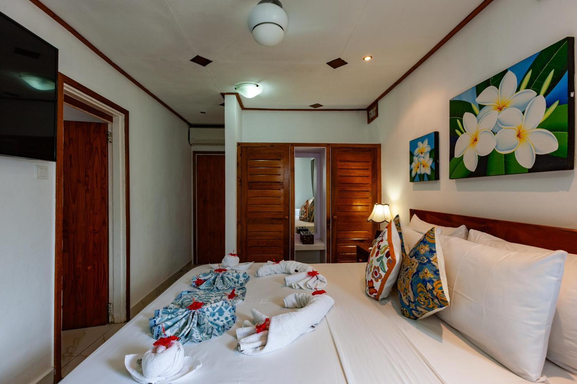 Sea View Lodge Baie Sainte Anne Екстериор снимка