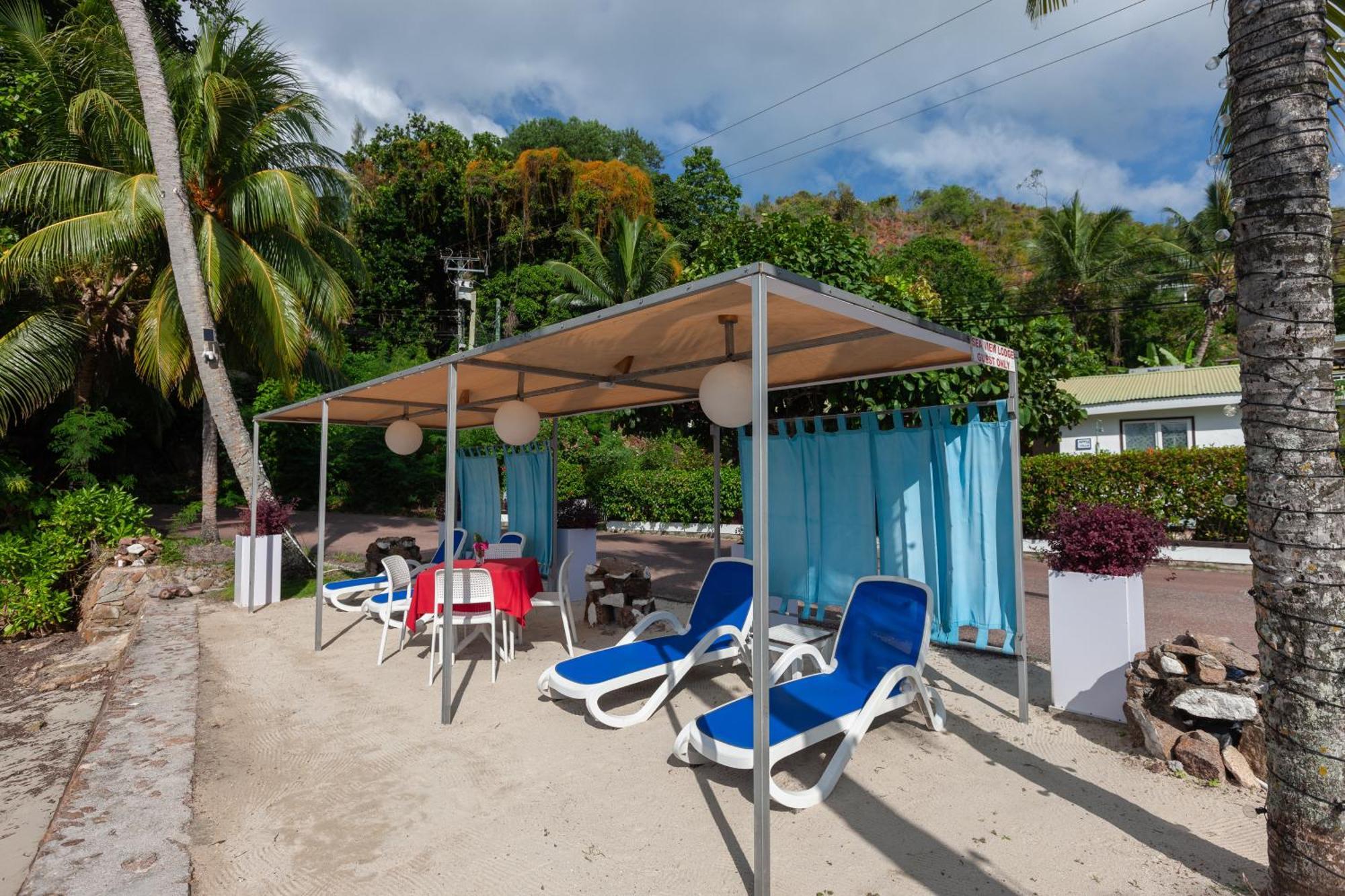 Sea View Lodge Baie Sainte Anne Екстериор снимка