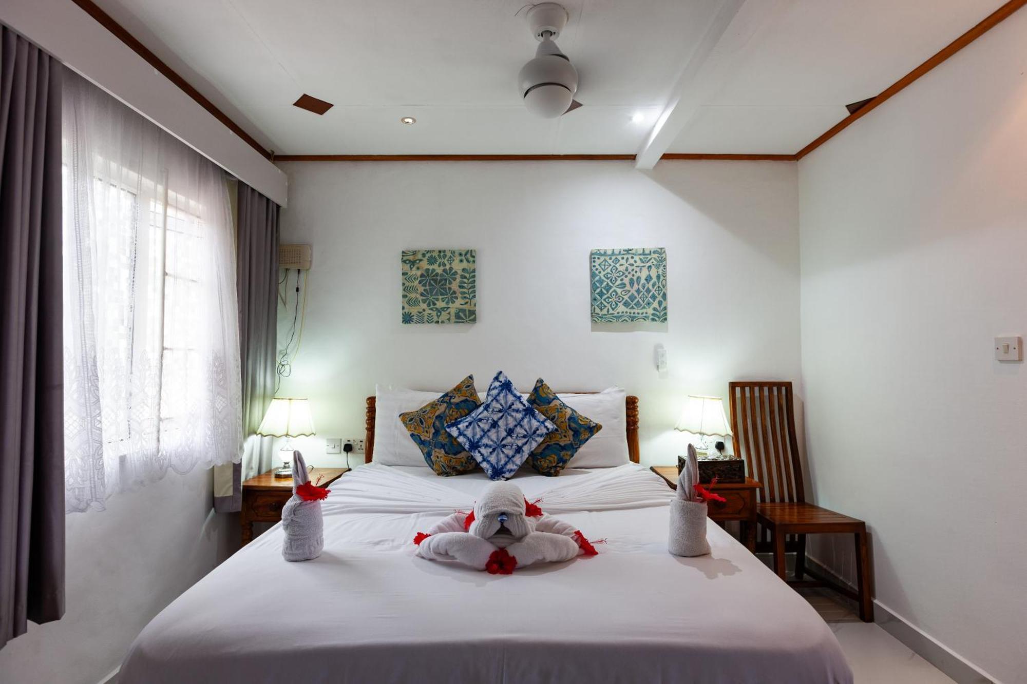Sea View Lodge Baie Sainte Anne Екстериор снимка