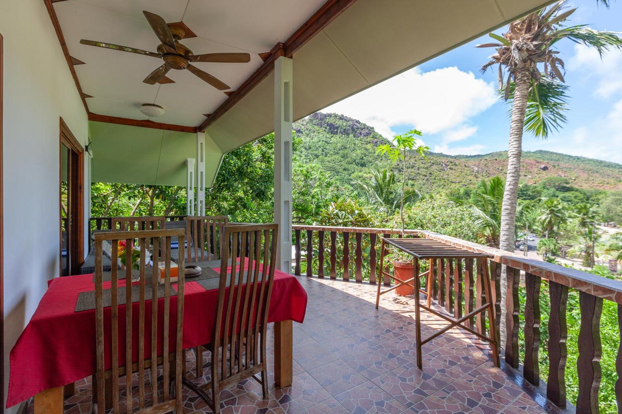 Sea View Lodge Baie Sainte Anne Екстериор снимка