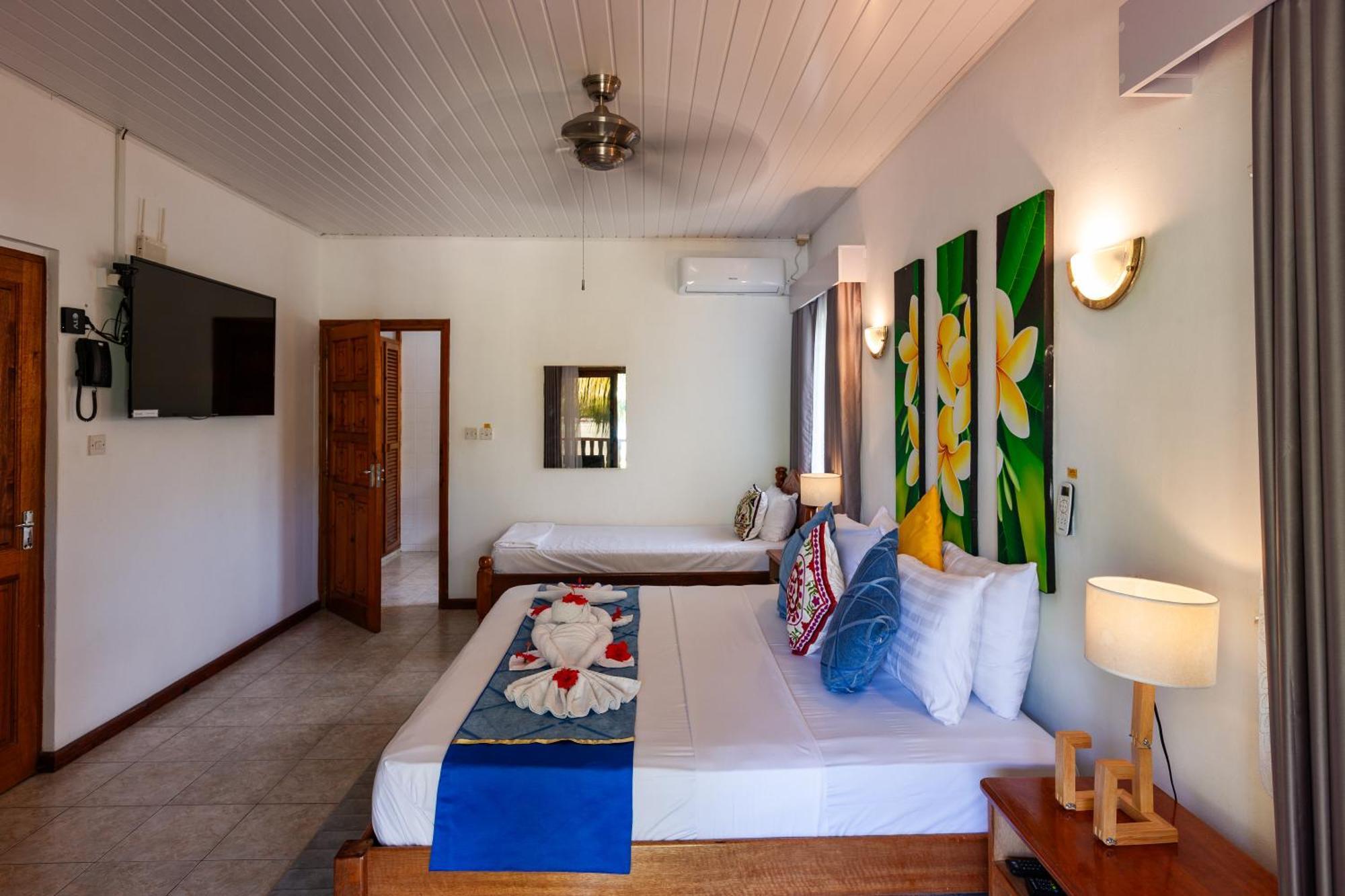 Sea View Lodge Baie Sainte Anne Екстериор снимка