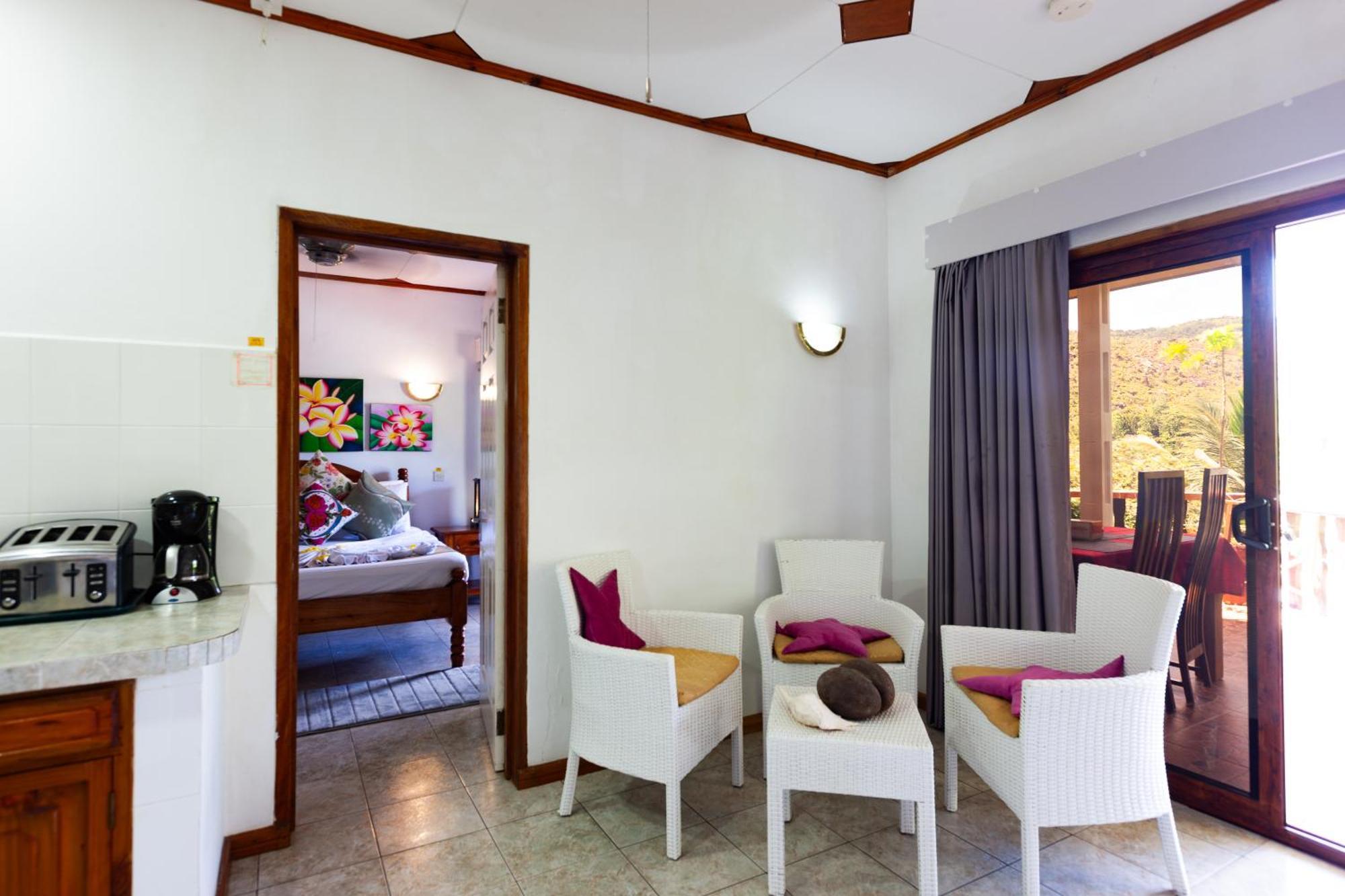 Sea View Lodge Baie Sainte Anne Екстериор снимка