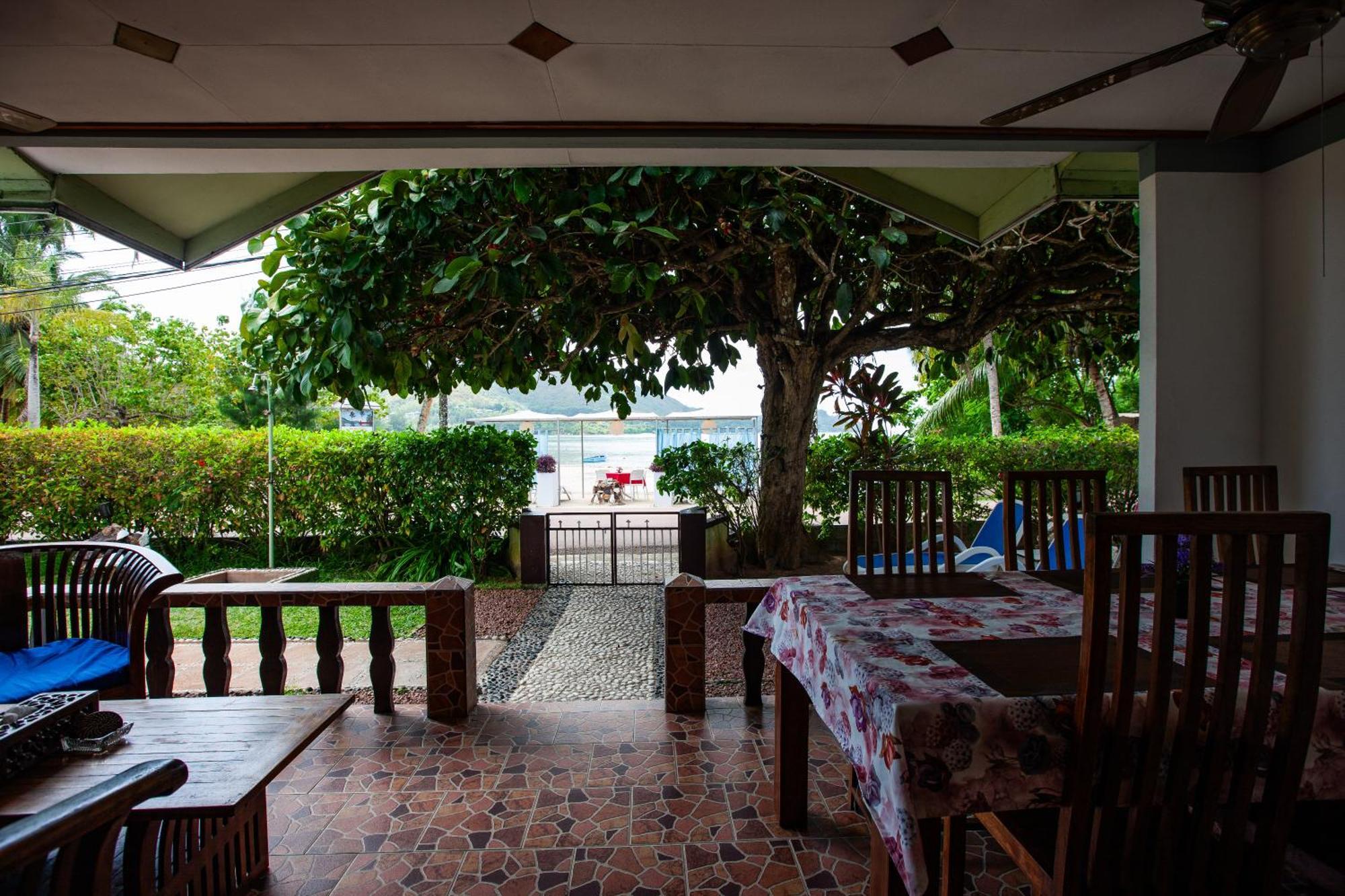 Sea View Lodge Baie Sainte Anne Екстериор снимка
