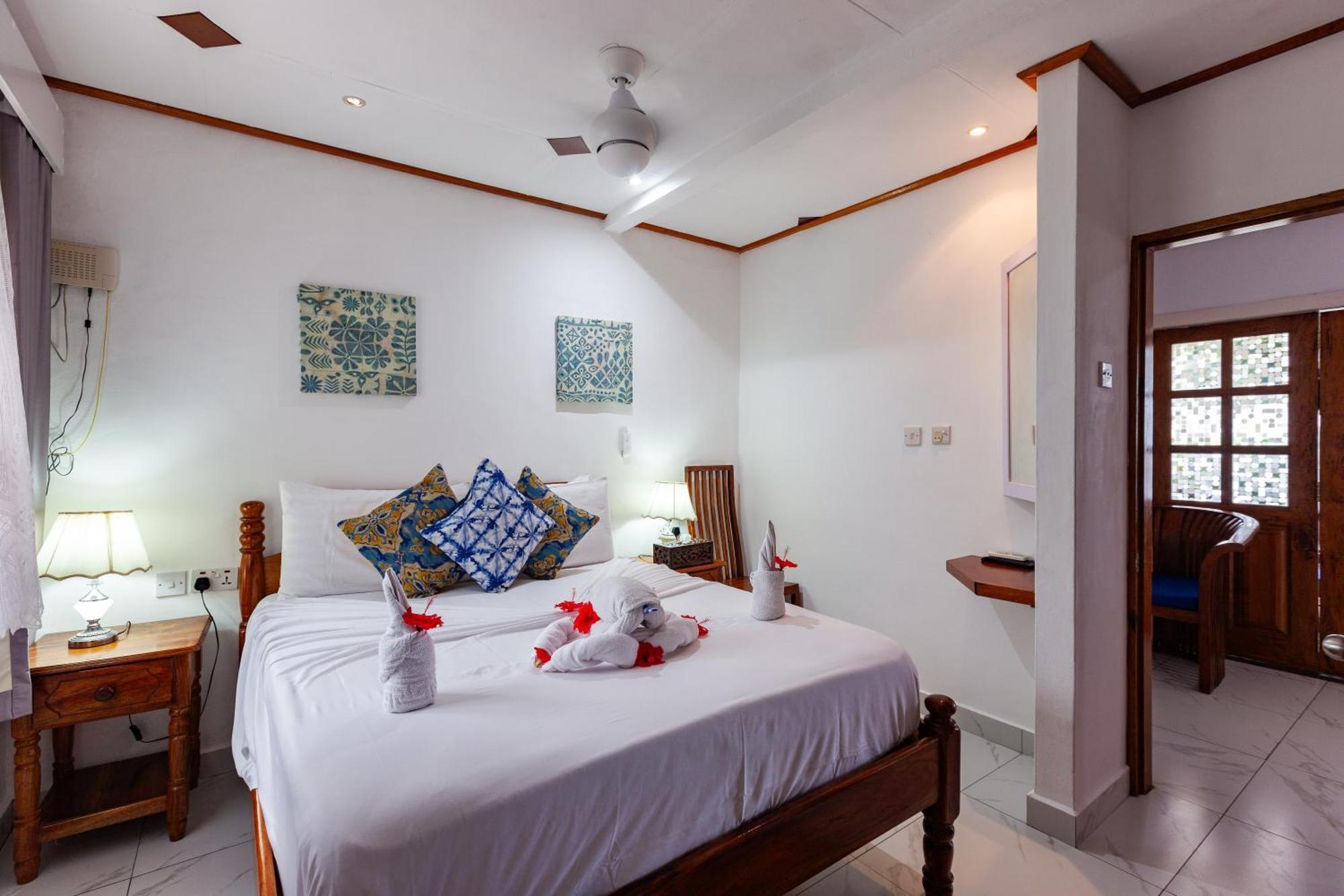 Sea View Lodge Baie Sainte Anne Екстериор снимка