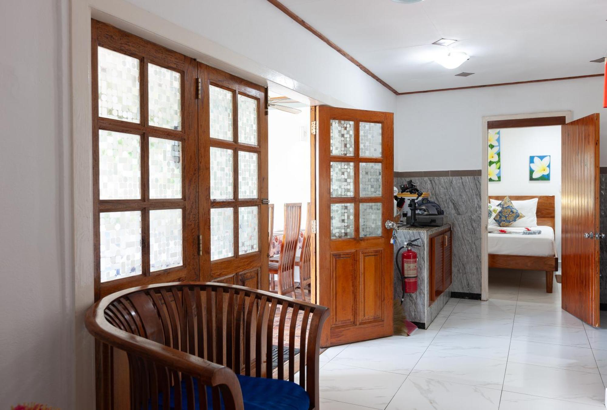 Sea View Lodge Baie Sainte Anne Екстериор снимка