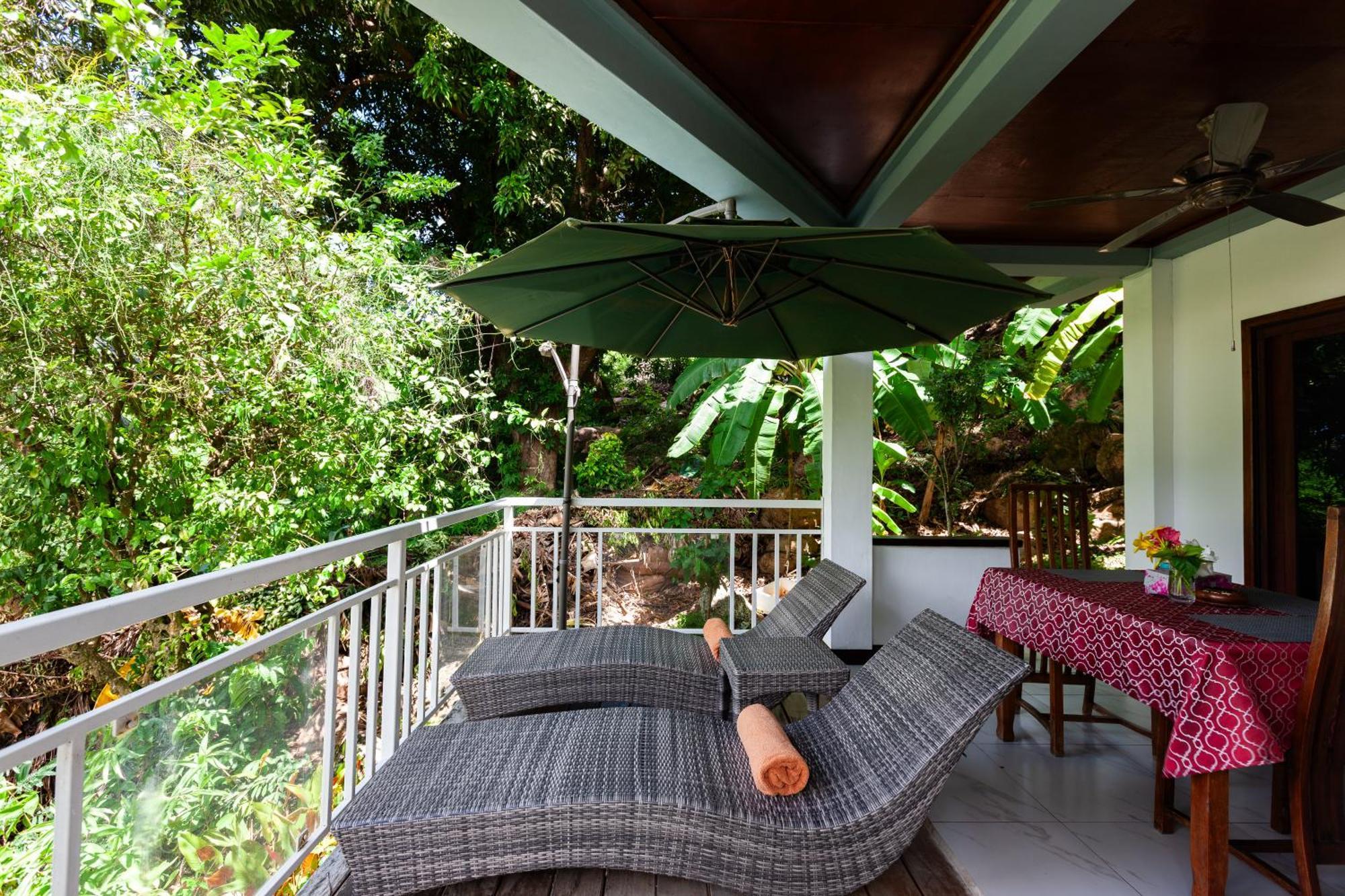 Sea View Lodge Baie Sainte Anne Екстериор снимка