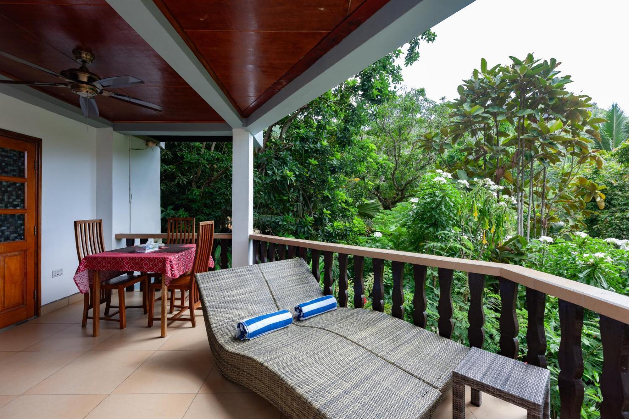Sea View Lodge Baie Sainte Anne Екстериор снимка