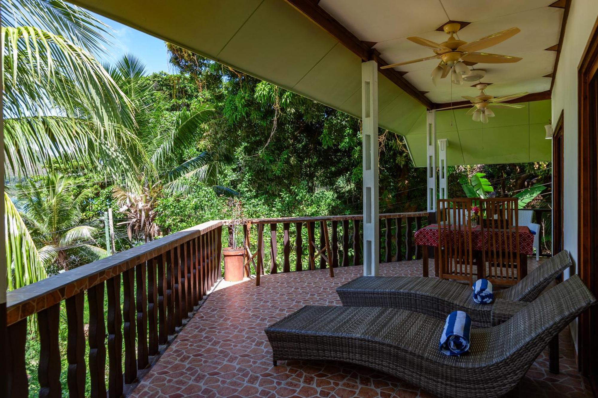 Sea View Lodge Baie Sainte Anne Екстериор снимка
