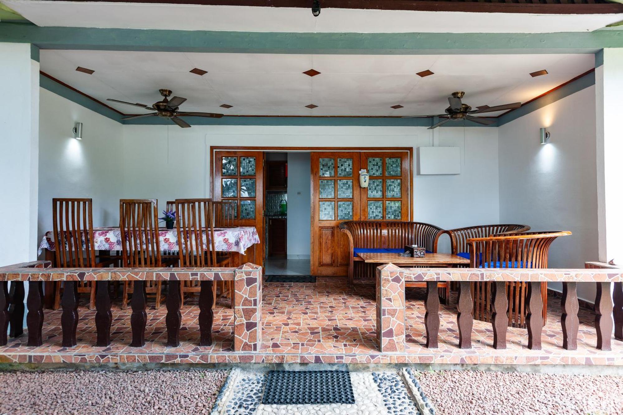 Sea View Lodge Baie Sainte Anne Екстериор снимка