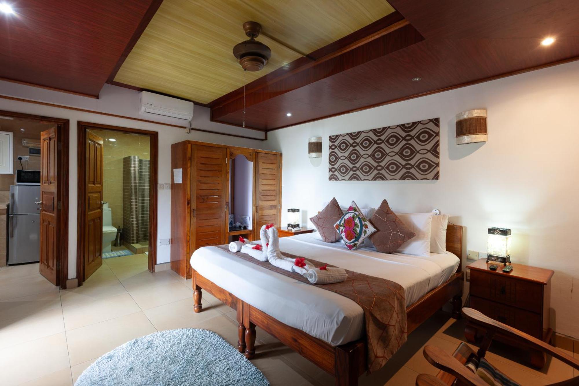 Sea View Lodge Baie Sainte Anne Екстериор снимка