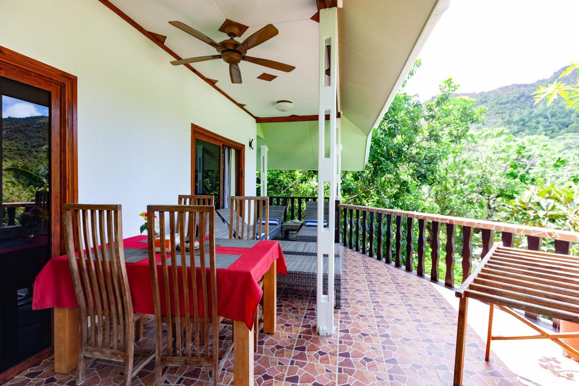 Sea View Lodge Baie Sainte Anne Екстериор снимка