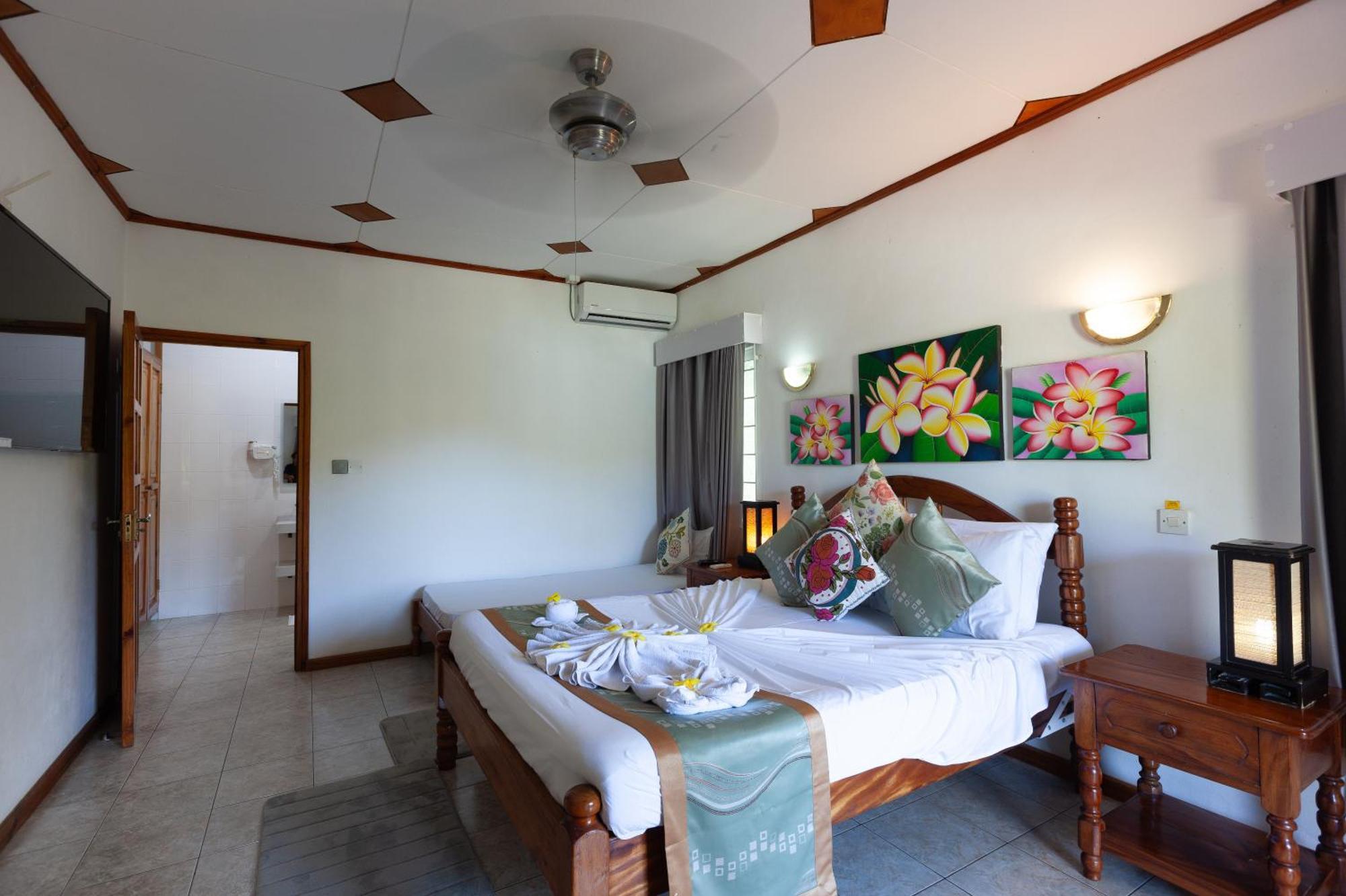Sea View Lodge Baie Sainte Anne Екстериор снимка
