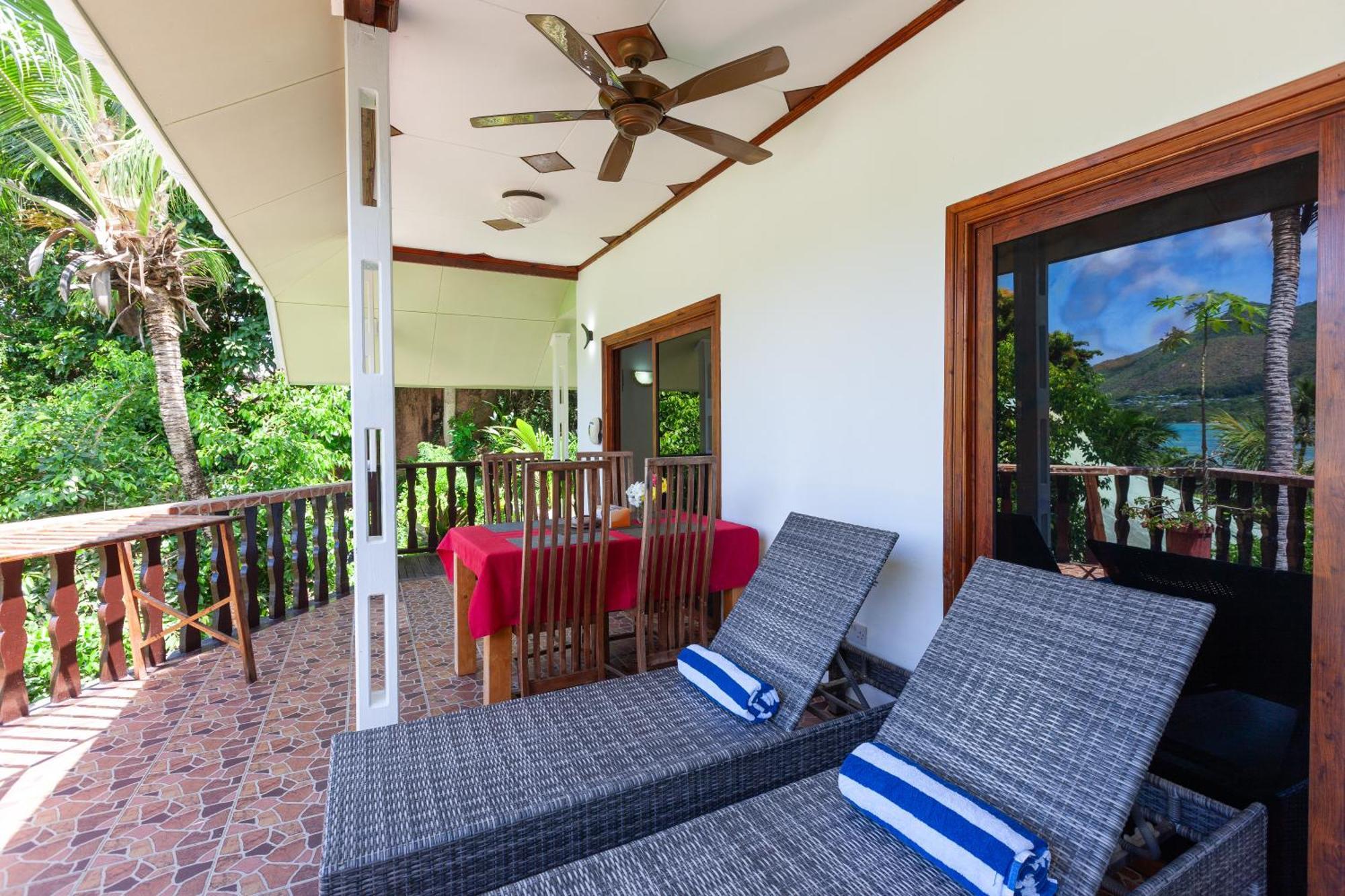 Sea View Lodge Baie Sainte Anne Екстериор снимка