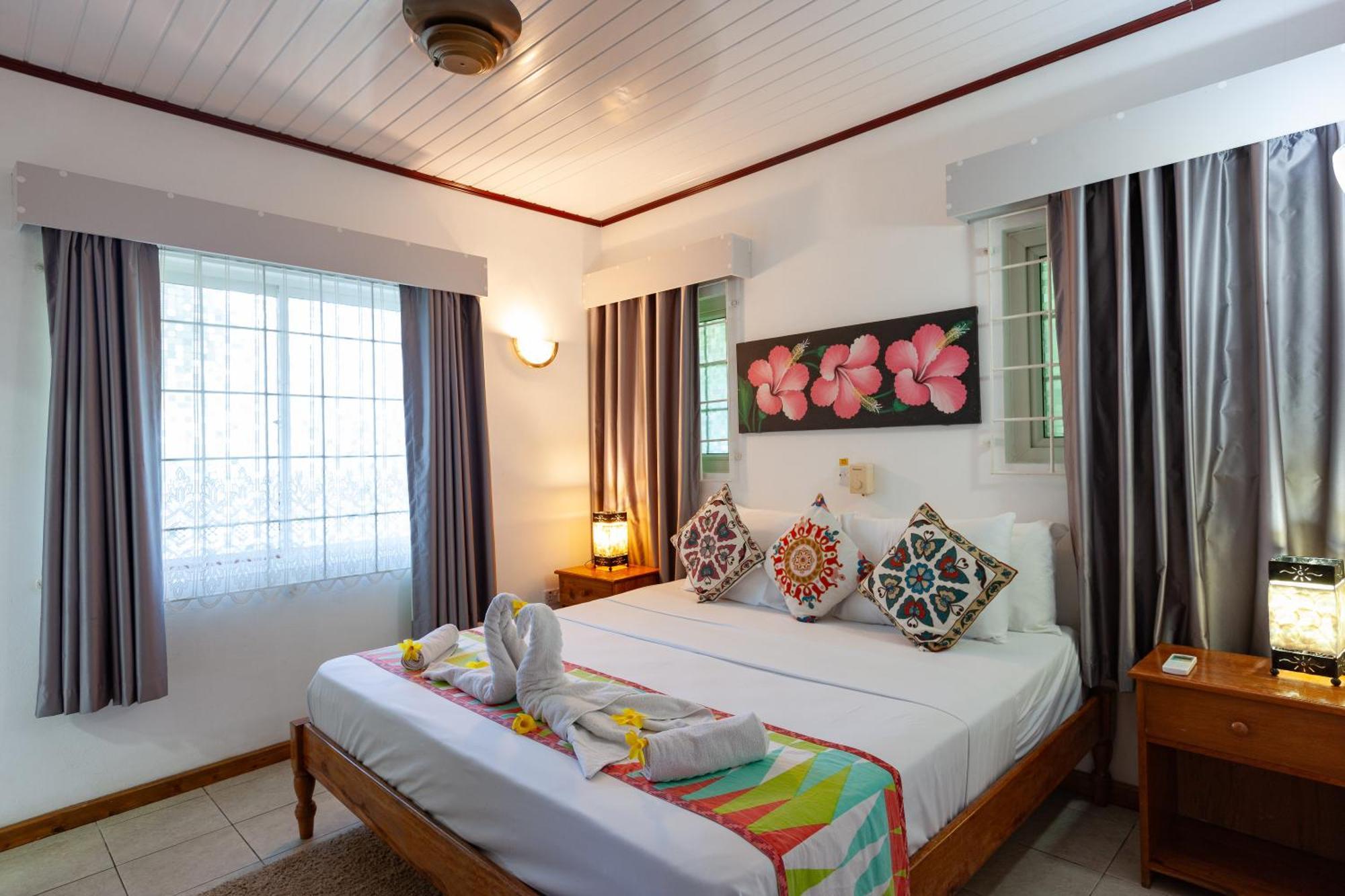 Sea View Lodge Baie Sainte Anne Екстериор снимка
