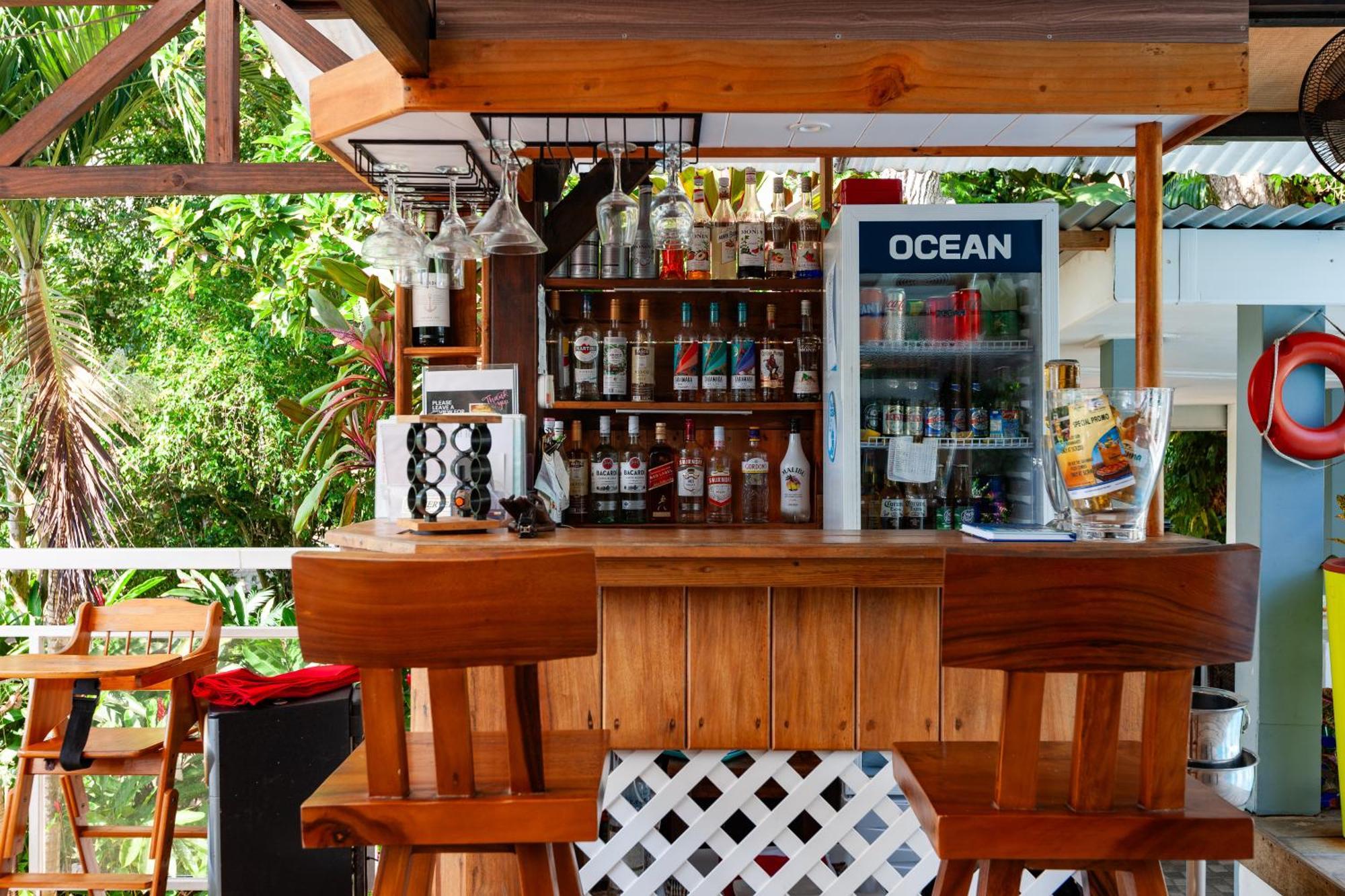 Sea View Lodge Baie Sainte Anne Екстериор снимка