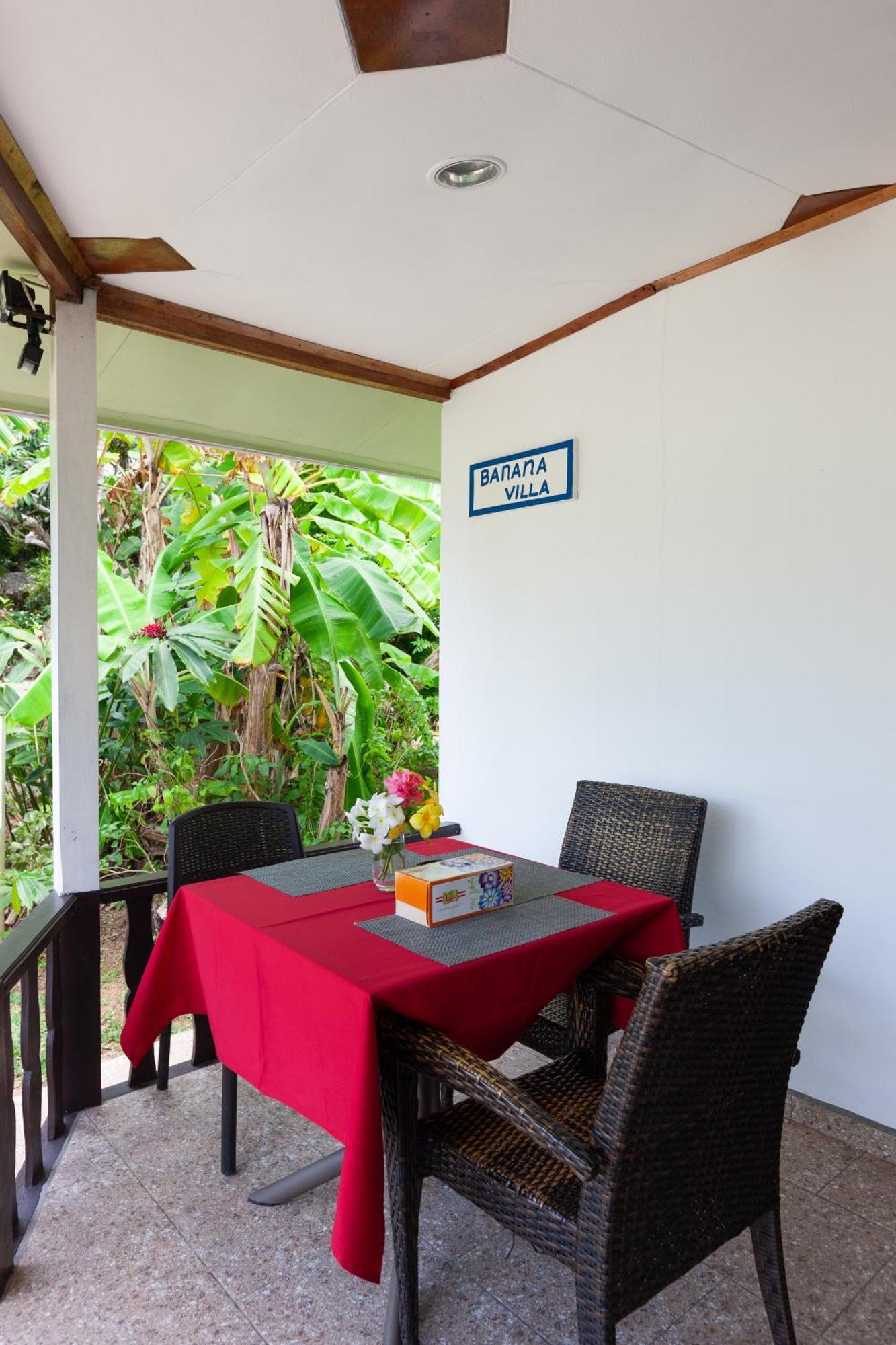 Sea View Lodge Baie Sainte Anne Екстериор снимка