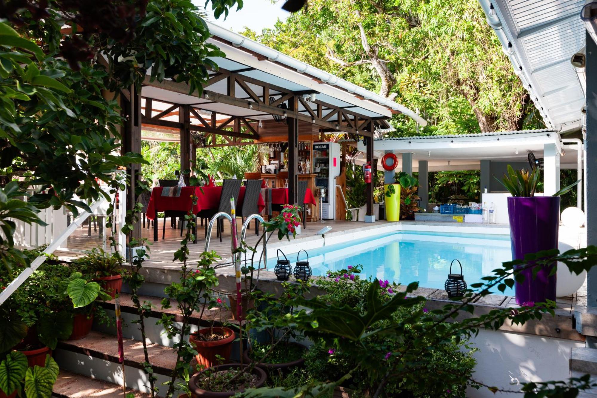 Sea View Lodge Baie Sainte Anne Екстериор снимка